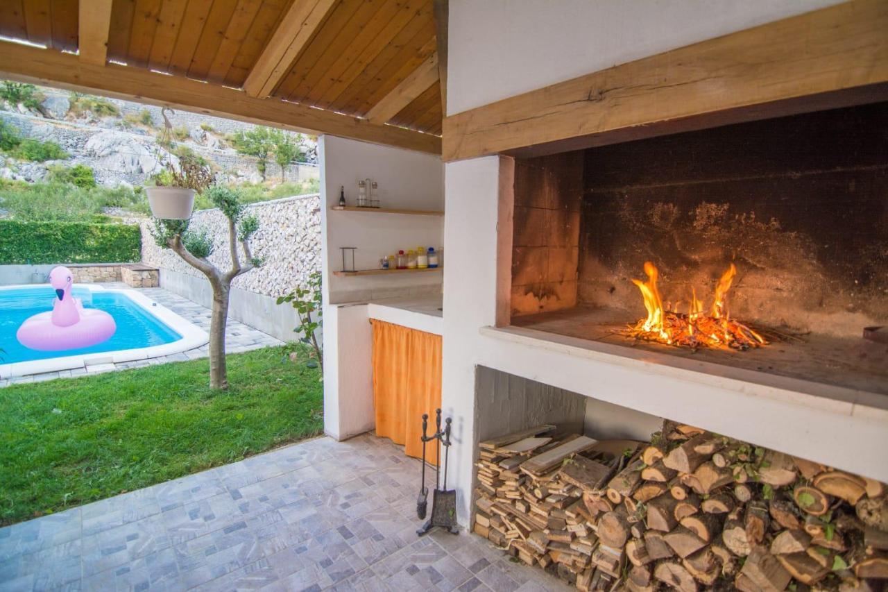 Village Holiday Apartman With Heated Pool Maslina Kostanje Eksteriør billede