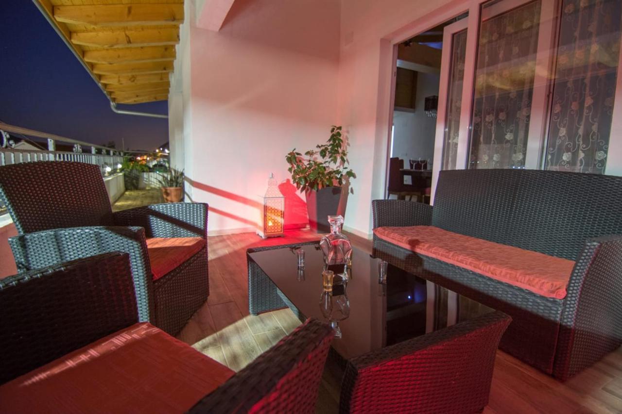 Village Holiday Apartman With Heated Pool Maslina Kostanje Eksteriør billede