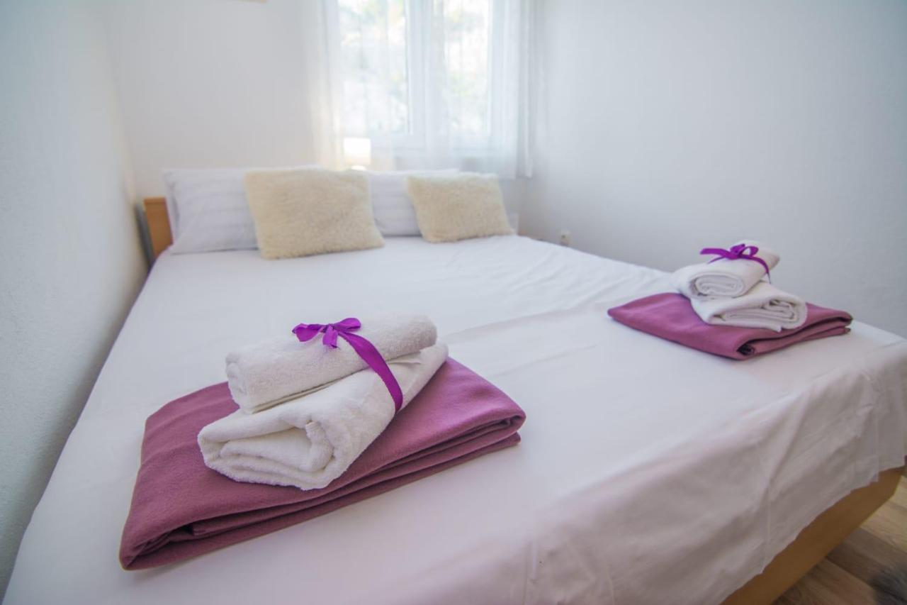 Village Holiday Apartman With Heated Pool Maslina Kostanje Eksteriør billede